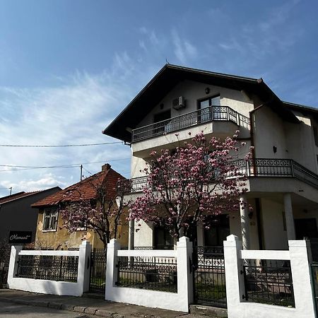 Hostel Тузла Екстериор снимка