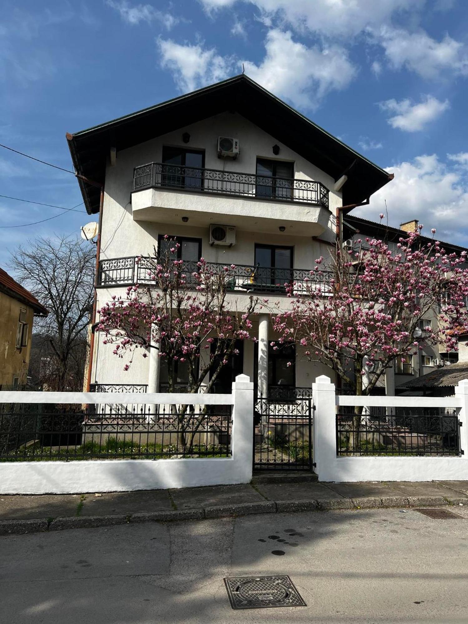 Hostel Тузла Екстериор снимка