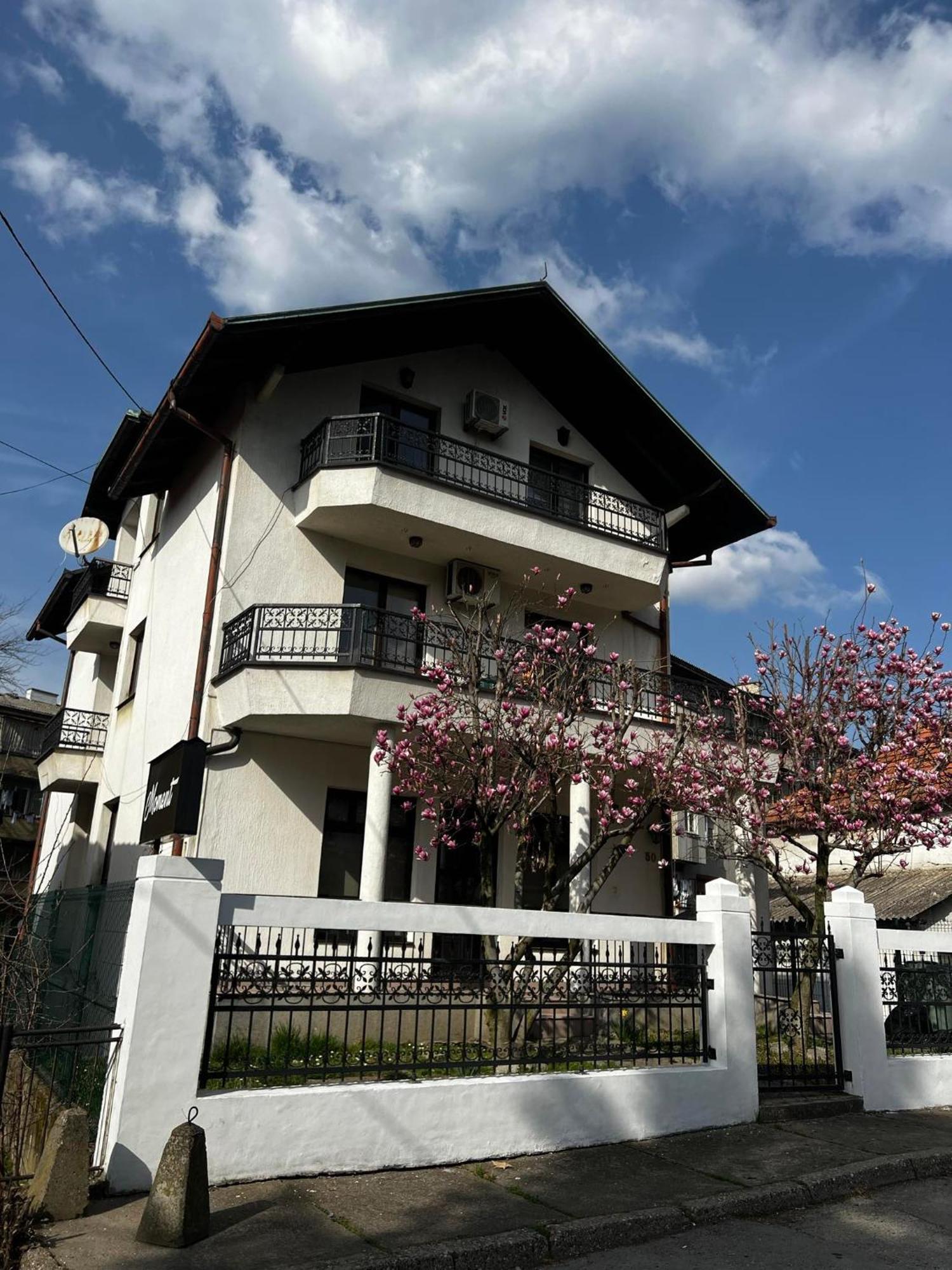 Hostel Тузла Екстериор снимка